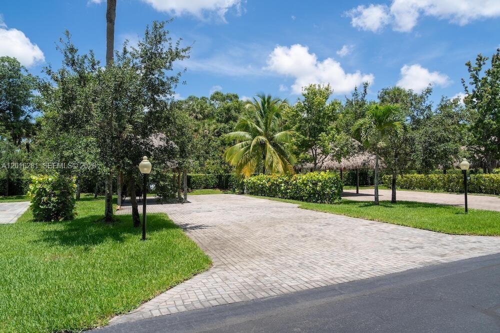For Sale: $299,000 (0.10 acres)