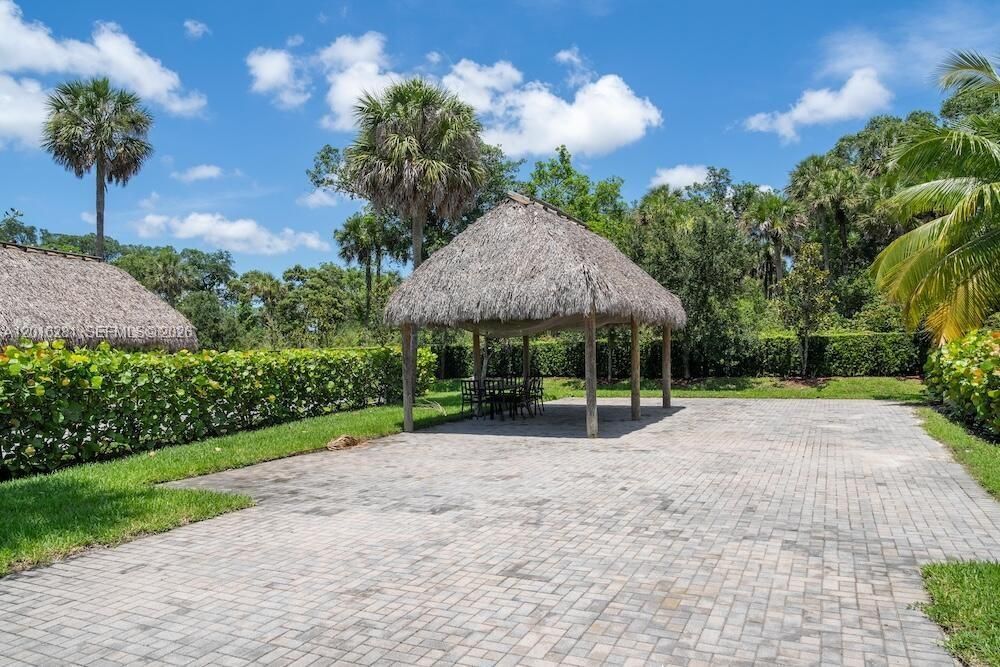 For Sale: $299,000 (0.10 acres)