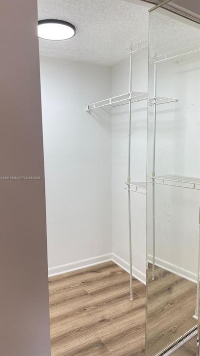 For Sale: $105,000 (1 beds, 1 baths, 833 Square Feet)
