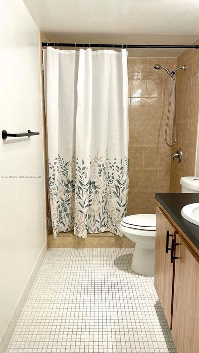 For Sale: $105,000 (1 beds, 1 baths, 833 Square Feet)