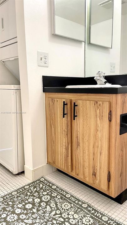 For Sale: $105,000 (1 beds, 1 baths, 833 Square Feet)