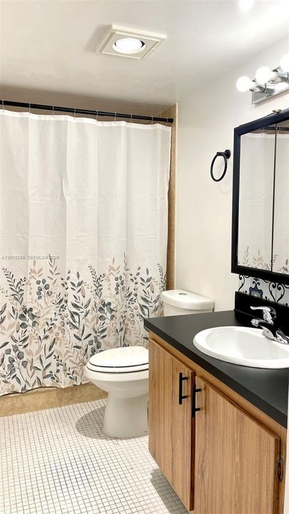 For Sale: $105,000 (1 beds, 1 baths, 833 Square Feet)