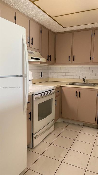 For Sale: $105,000 (1 beds, 1 baths, 833 Square Feet)