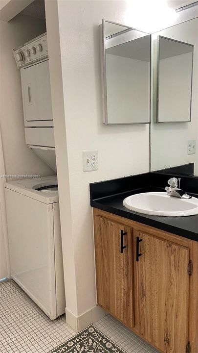 For Sale: $105,000 (1 beds, 1 baths, 833 Square Feet)