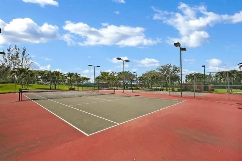TENNIS COURTe