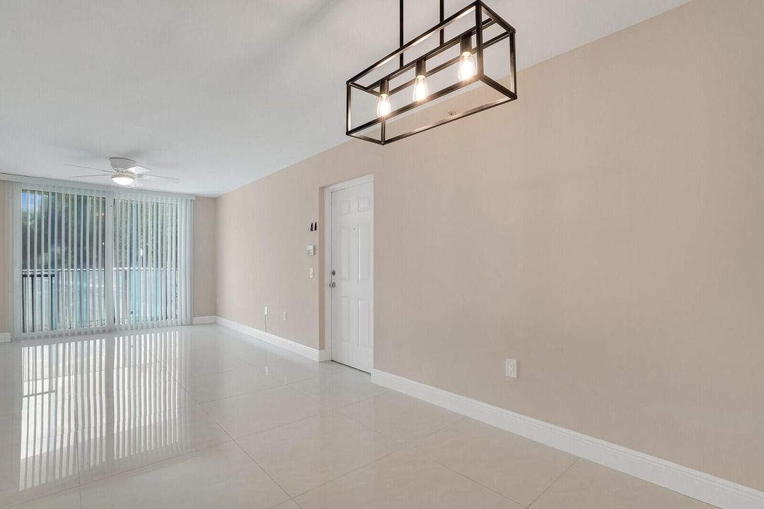 Living Room/Dining Area