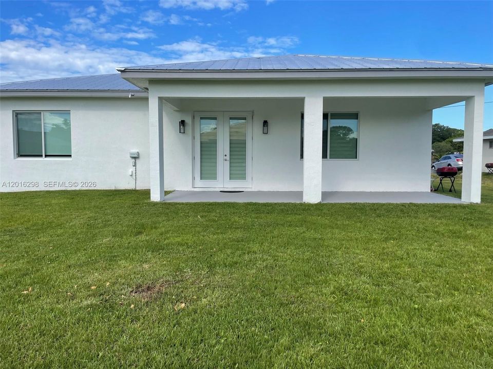 For Sale: $475,000 (4 beds, 3 baths, 2300 Square Feet)