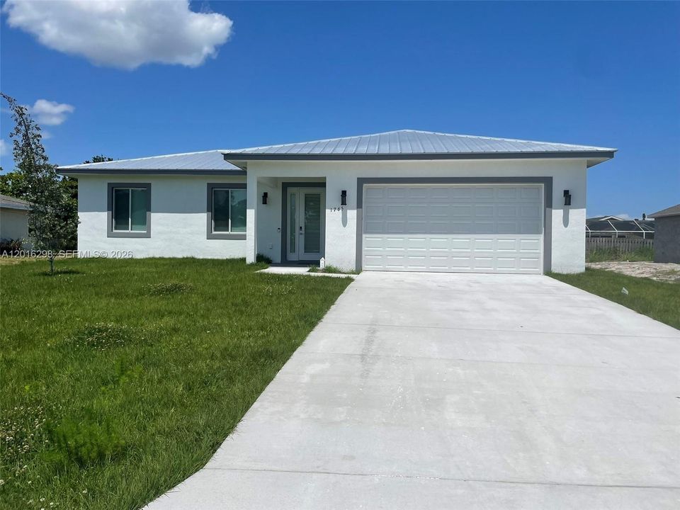 For Sale: $475,000 (4 beds, 3 baths, 2300 Square Feet)
