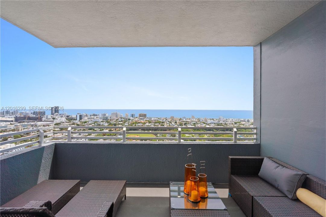 For Sale: $1,657,000 (2 beds, 2 baths, 1581 Square Feet)