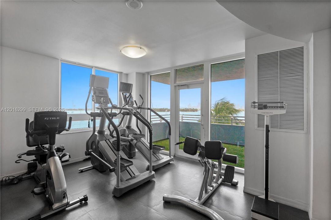 For Sale: $1,657,000 (2 beds, 2 baths, 1581 Square Feet)