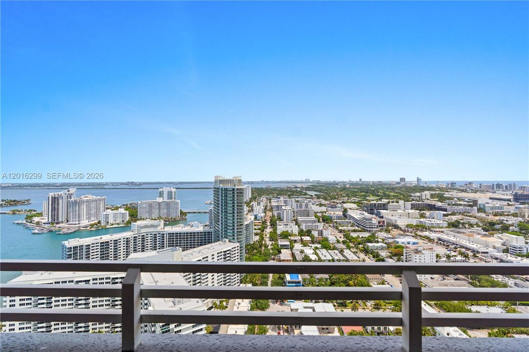 For Sale: $1,657,000 (2 beds, 2 baths, 1581 Square Feet)