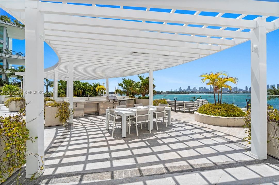 For Sale: $1,657,000 (2 beds, 2 baths, 1581 Square Feet)