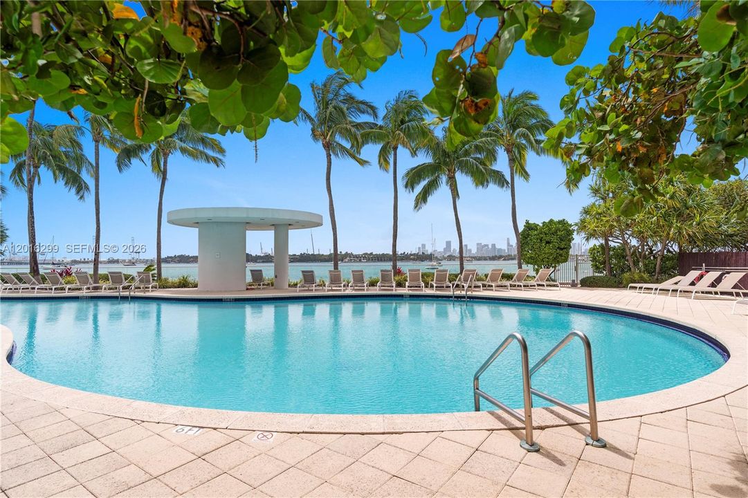 For Sale: $1,657,000 (2 beds, 2 baths, 1581 Square Feet)