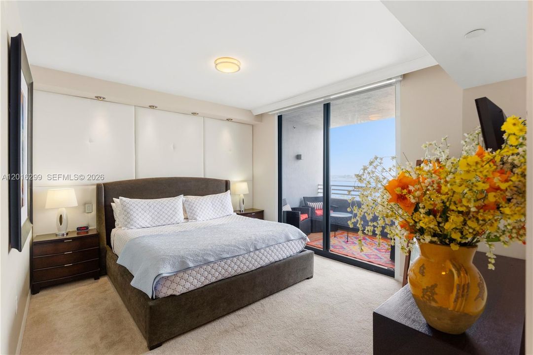 For Sale: $1,657,000 (2 beds, 2 baths, 1581 Square Feet)