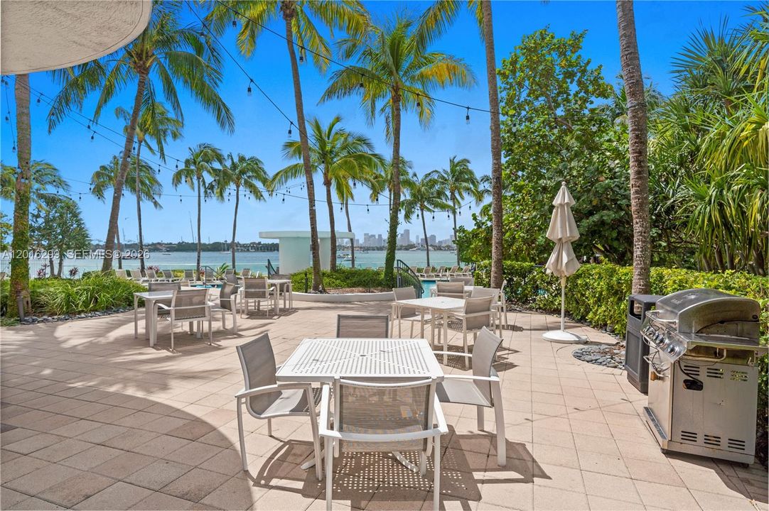 For Sale: $1,657,000 (2 beds, 2 baths, 1581 Square Feet)