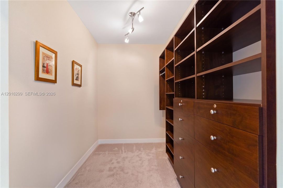 For Sale: $1,657,000 (2 beds, 2 baths, 1581 Square Feet)
