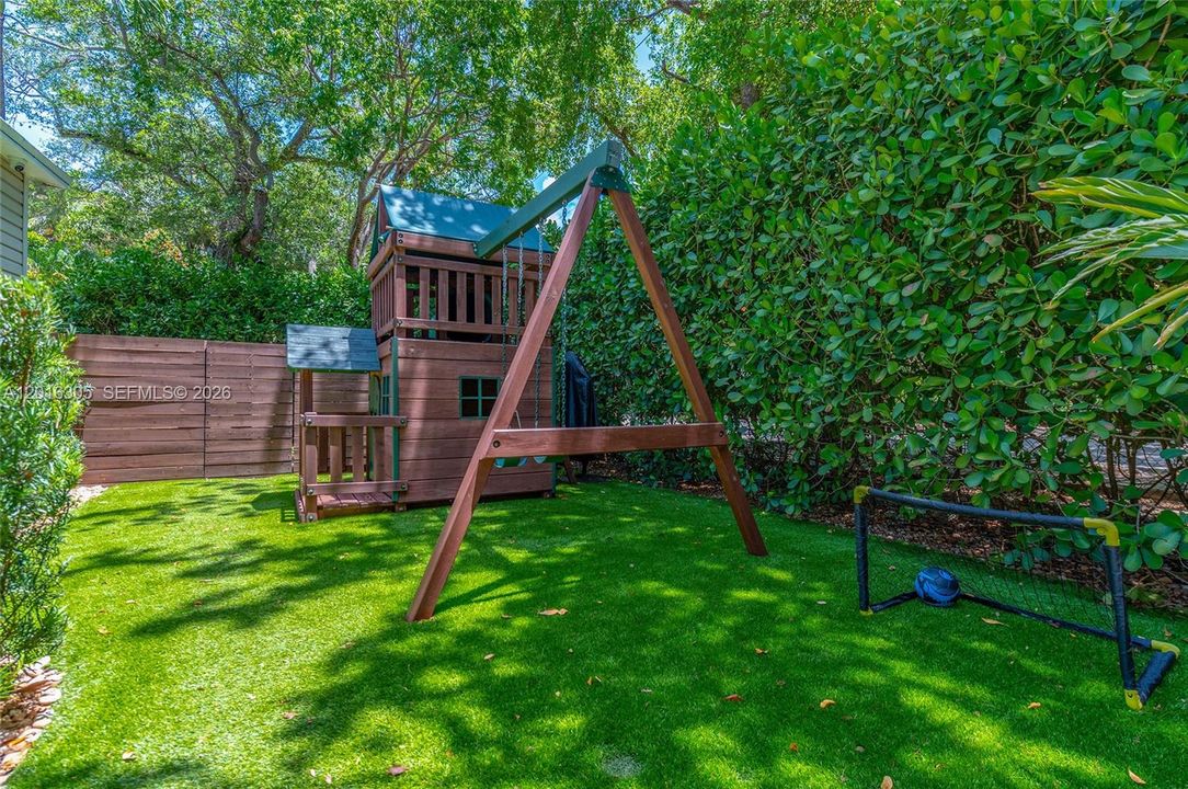 В аренду: $11,000 (4 спален, 3 ванн, 2218 Квадратных фут)