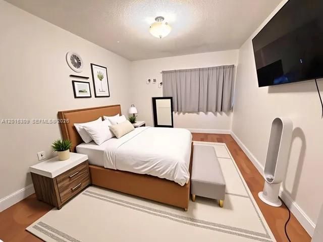 Active With Contract: $1,800 (1 beds, 1 baths, 864 Square Feet)