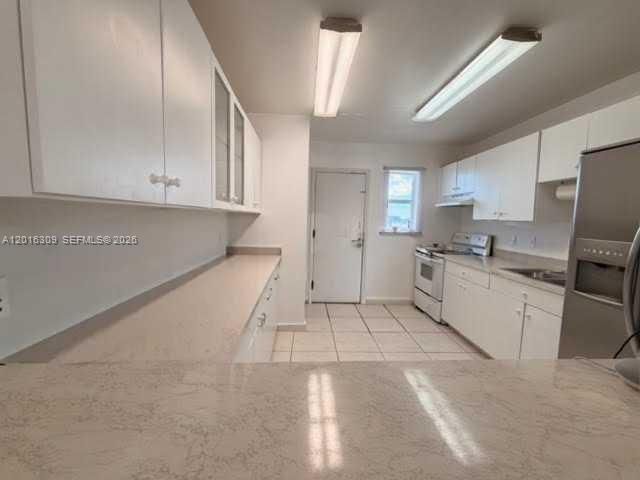 Active With Contract: $1,800 (1 beds, 1 baths, 864 Square Feet)