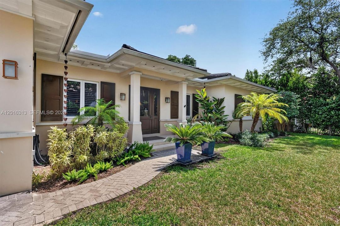 For Sale: $3,620,000 (3 beds, 3 baths, 2721 Square Feet)