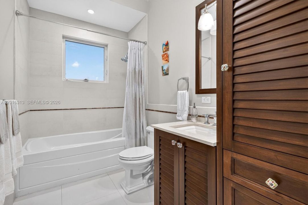 For Sale: $3,620,000 (3 beds, 3 baths, 2721 Square Feet)