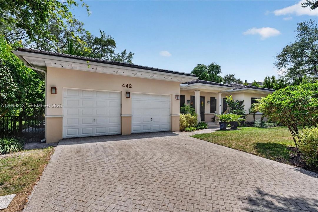 For Sale: $3,620,000 (3 beds, 3 baths, 2721 Square Feet)