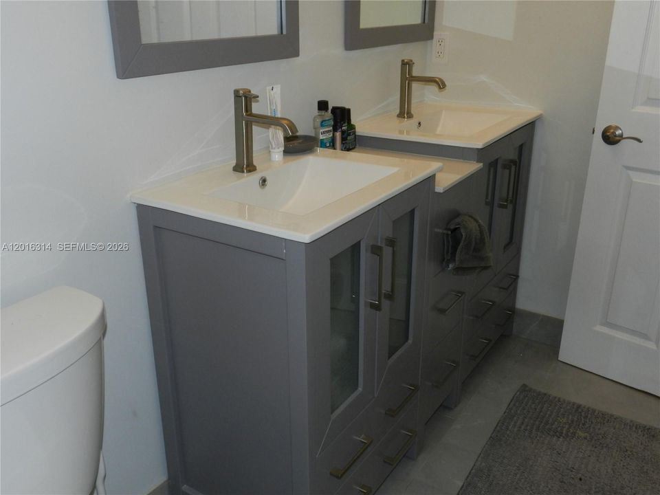 For Sale: $589,000 (2 beds, 2 baths, 1199 Square Feet)