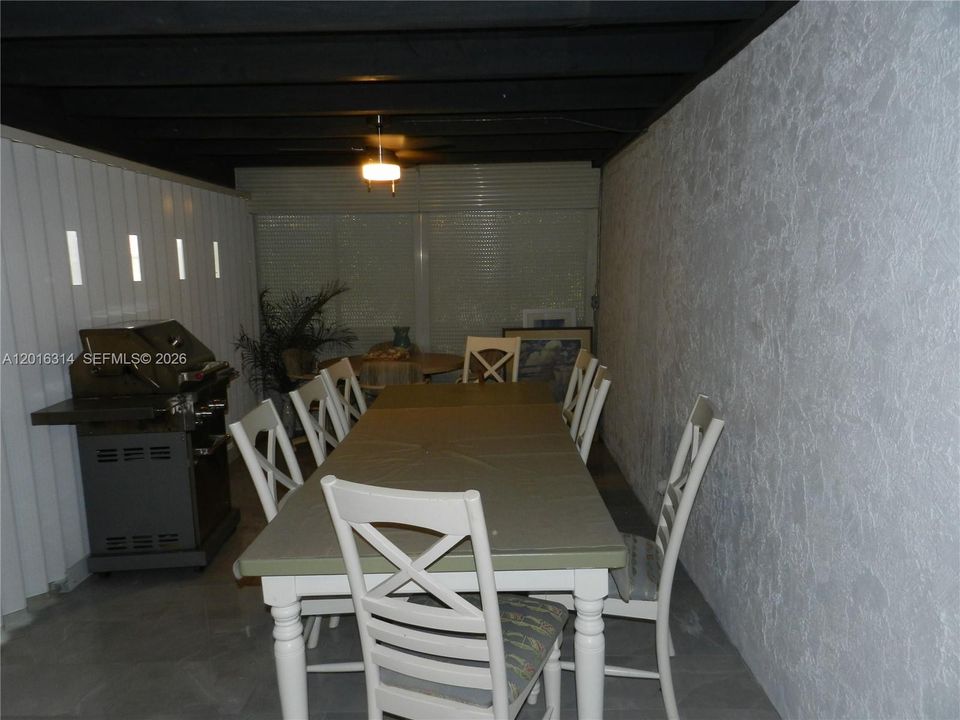 For Sale: $589,000 (2 beds, 2 baths, 1199 Square Feet)