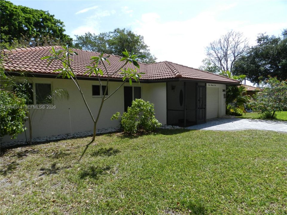 For Sale: $589,000 (2 beds, 2 baths, 1199 Square Feet)