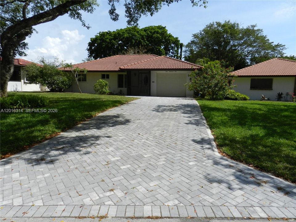 For Sale: $589,000 (2 beds, 2 baths, 1199 Square Feet)