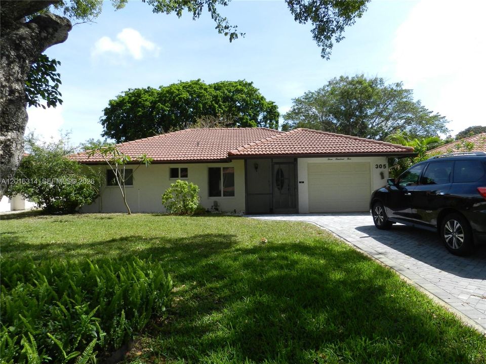 For Sale: $589,000 (2 beds, 2 baths, 1199 Square Feet)