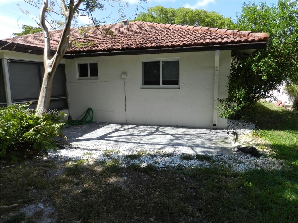 For Sale: $589,000 (2 beds, 2 baths, 1199 Square Feet)