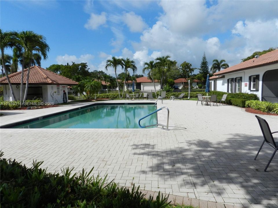 For Sale: $589,000 (2 beds, 2 baths, 1199 Square Feet)