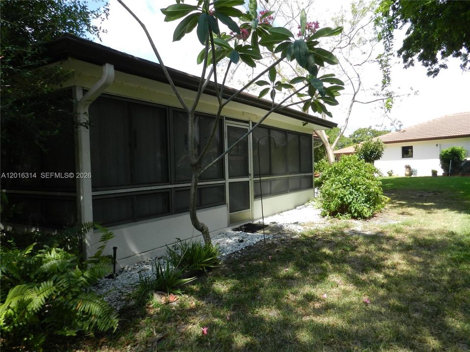 For Sale: $589,000 (2 beds, 2 baths, 1199 Square Feet)