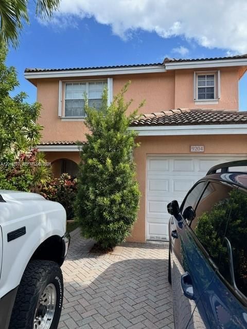 For Sale: $526,500 (3 beds, 2 baths, 1689 Square Feet)