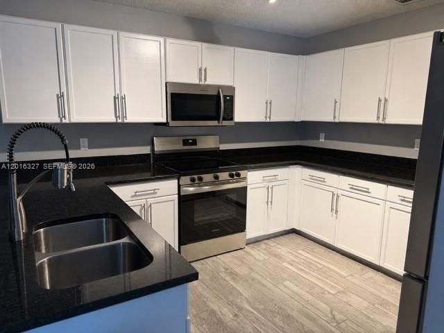 For Sale: $526,500 (3 beds, 2 baths, 1689 Square Feet)