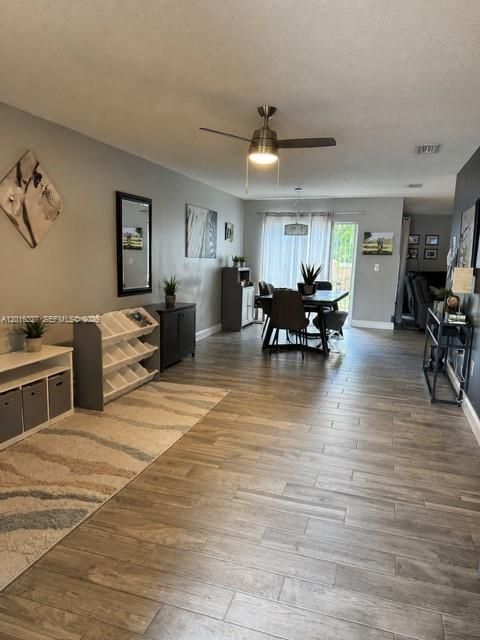 For Sale: $526,500 (3 beds, 2 baths, 1689 Square Feet)