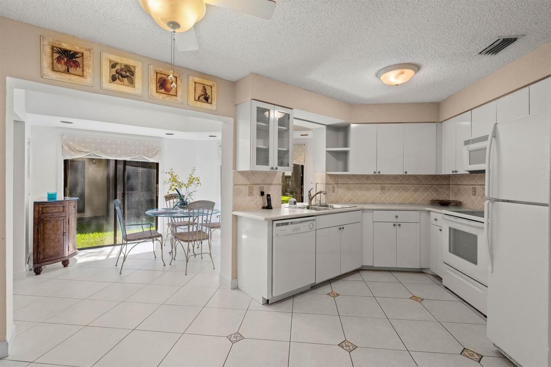 Eat-In Kitchen