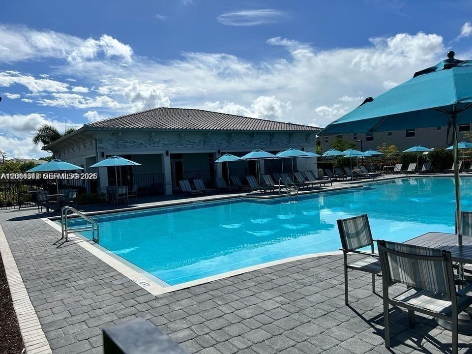 Active With Contract: $2,650 (3 beds, 2 baths, 1695 Square Feet)