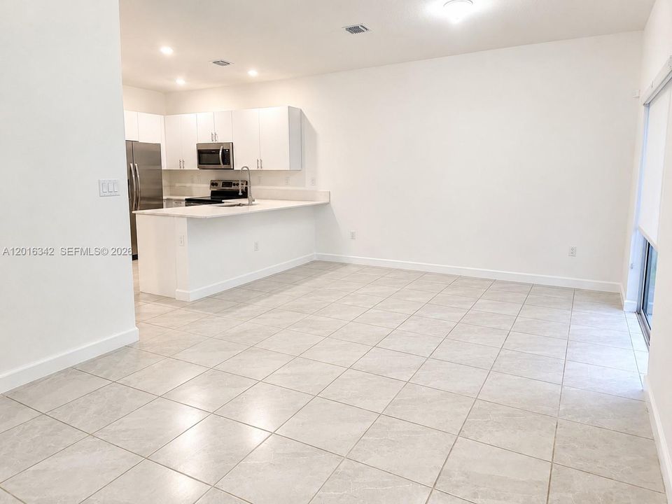 Active With Contract: $2,650 (3 beds, 2 baths, 1695 Square Feet)