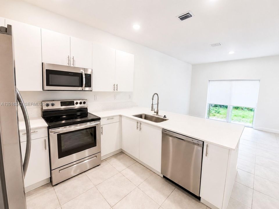 Active With Contract: $2,650 (3 beds, 2 baths, 1695 Square Feet)