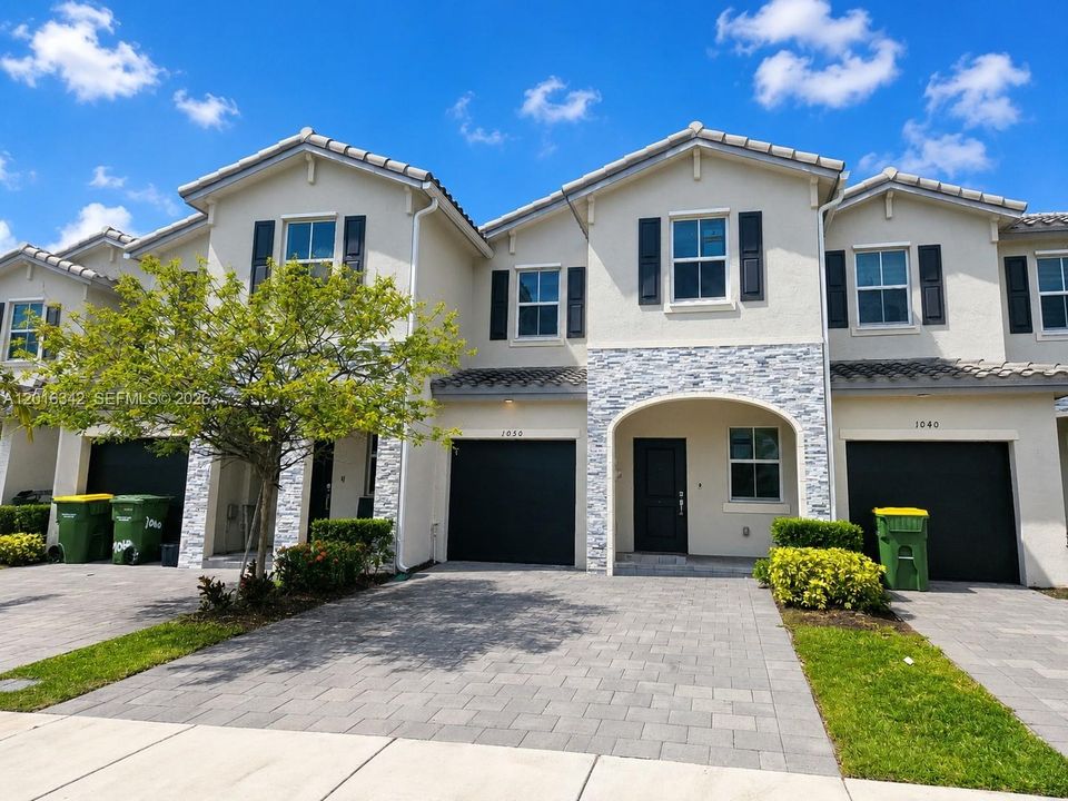 Active With Contract: $2,650 (3 beds, 2 baths, 1695 Square Feet)