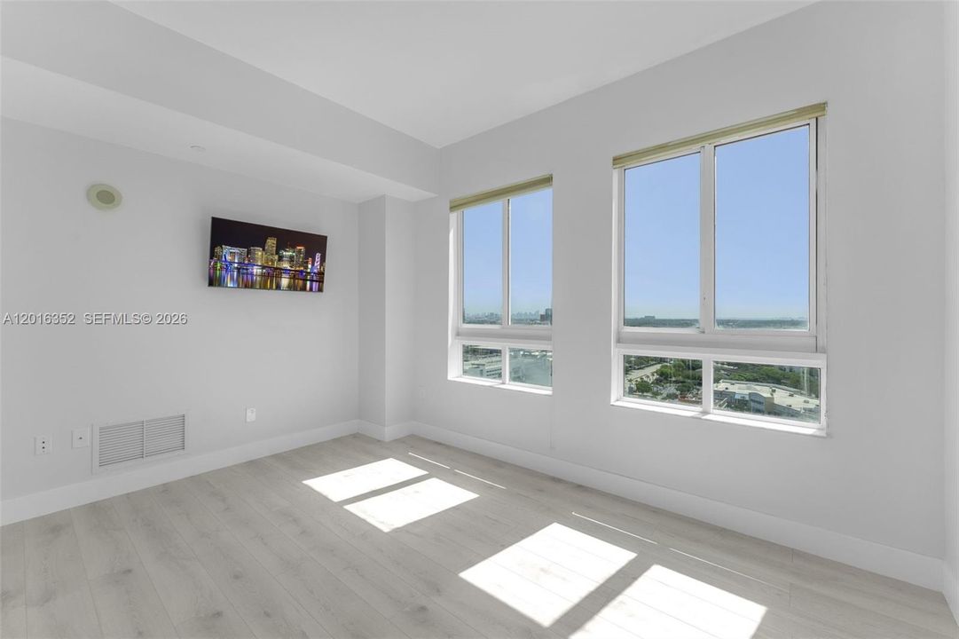 Active With Contract: $450,000 (2 beds, 2 baths, 1155 Square Feet)