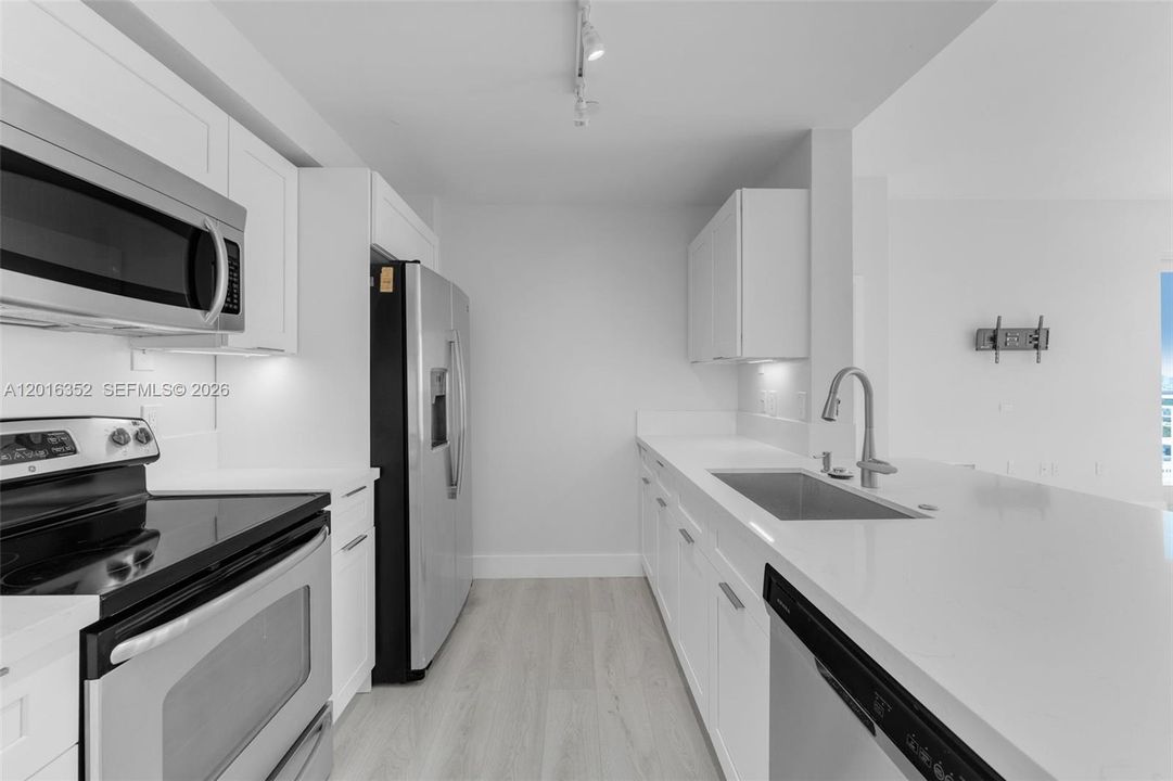 Active With Contract: $450,000 (2 beds, 2 baths, 1155 Square Feet)
