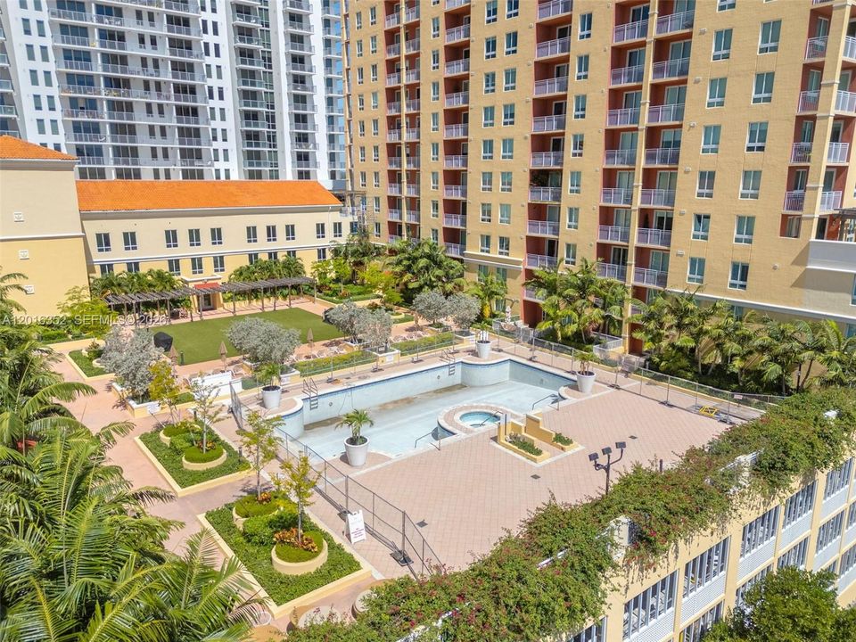 Active With Contract: $450,000 (2 beds, 2 baths, 1155 Square Feet)