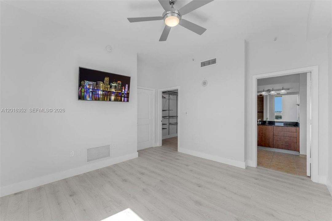 Active With Contract: $450,000 (2 beds, 2 baths, 1155 Square Feet)