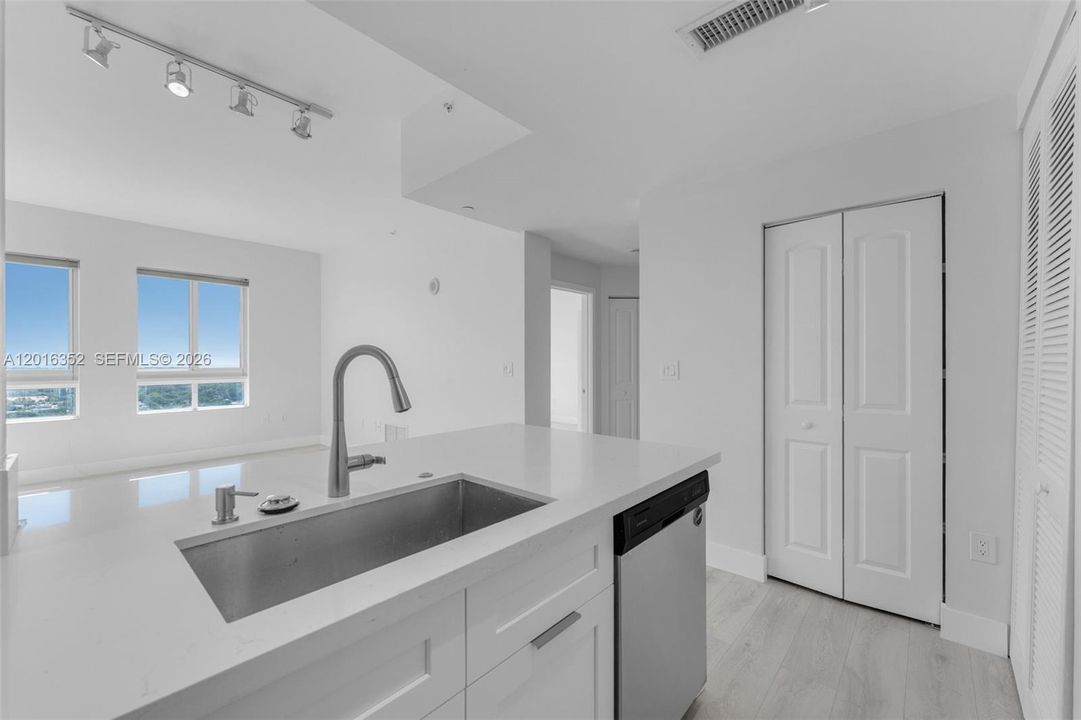 Active With Contract: $450,000 (2 beds, 2 baths, 1155 Square Feet)