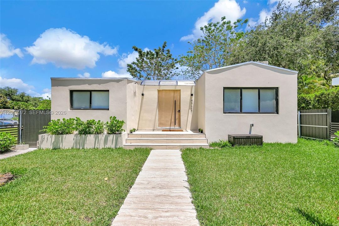 For Rent: $7,250 (5 beds, 3 baths, 2091 Square Feet)