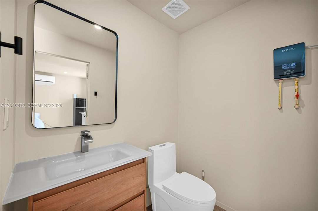 For Rent: $7,250 (5 beds, 3 baths, 2091 Square Feet)