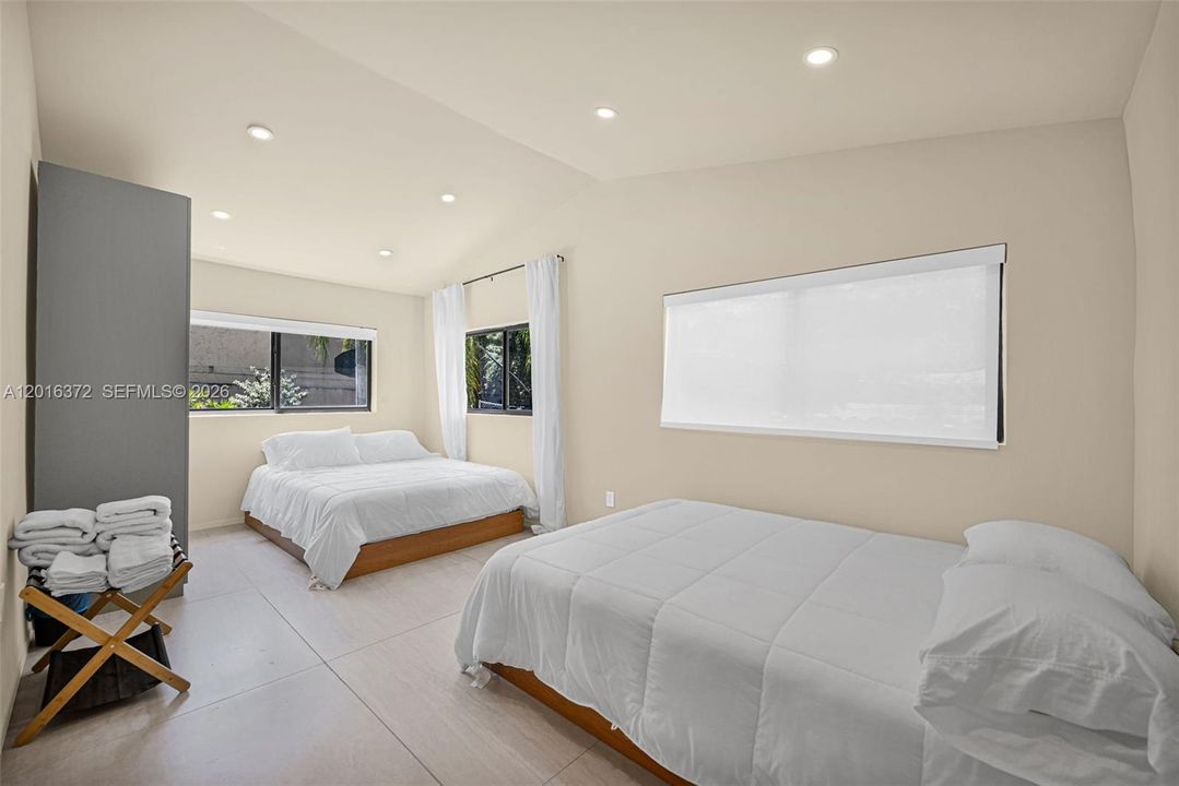 For Rent: $7,250 (5 beds, 3 baths, 2091 Square Feet)